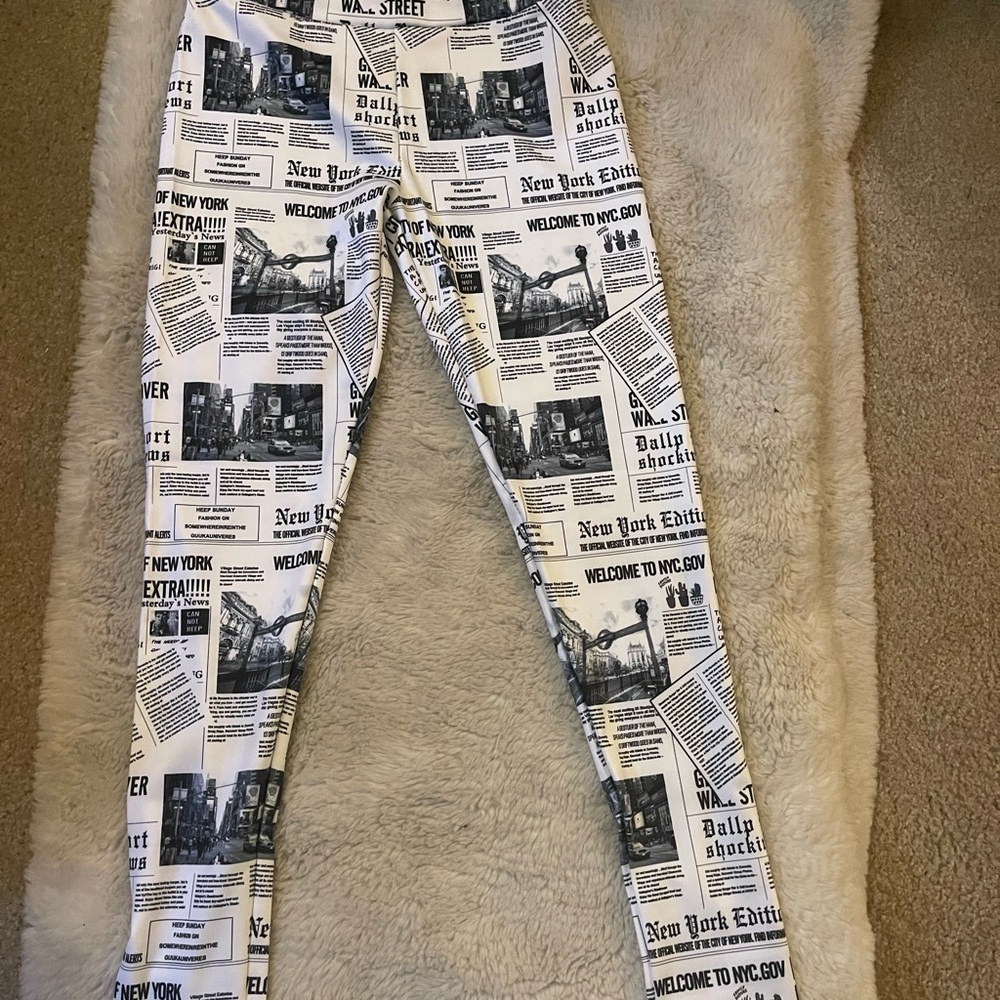 White Newspaper Print Women's leggings
